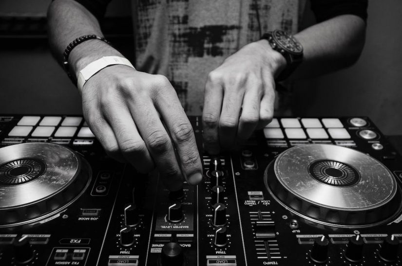 Benefits of Hiring a DJ for Corporate Events