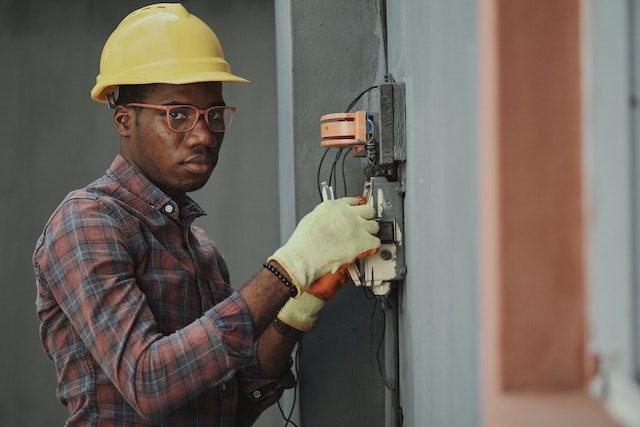 Here is how you need to hire electricians for your residential projects and work